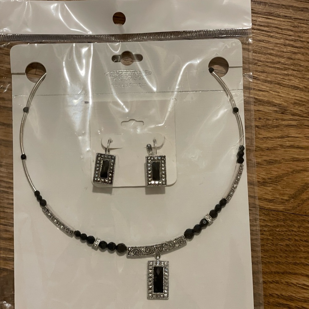 Vintage New Sealed Elegant Black and Silver Jewelry Set
